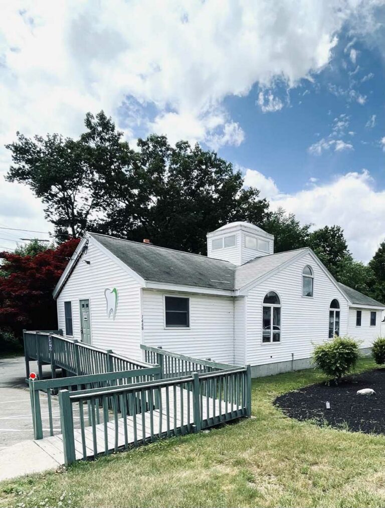 building exterior of Lakeview Family Dentists